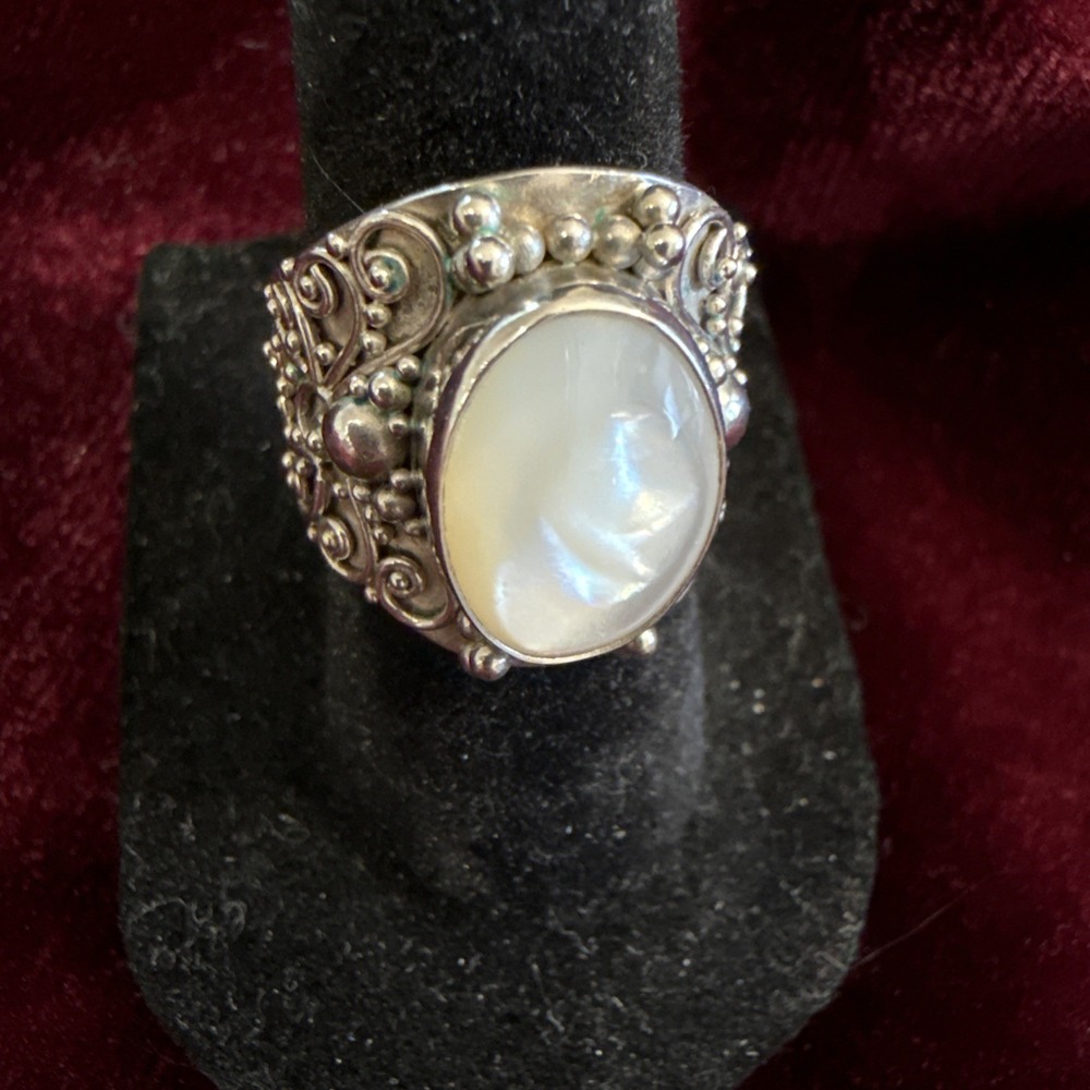 Estate BA Suarti 925 Sterling Silver MOP Shell Bali Band Ring 10 Grams Size 5.5 - Picture 2 of 6
